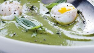 Piselli freschi con baccelli in crema