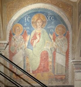 Roma, La Cripta della Chiesa di Sant’Agnese in Agone E. Cisterna, Cristo in trono tra S. Michele (a sinistra) e S. Gabriele (a destra) 